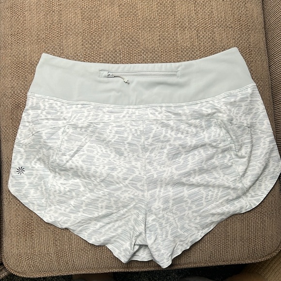 Athleta printed run with it 3.5” shorts - Picture 6 of 6